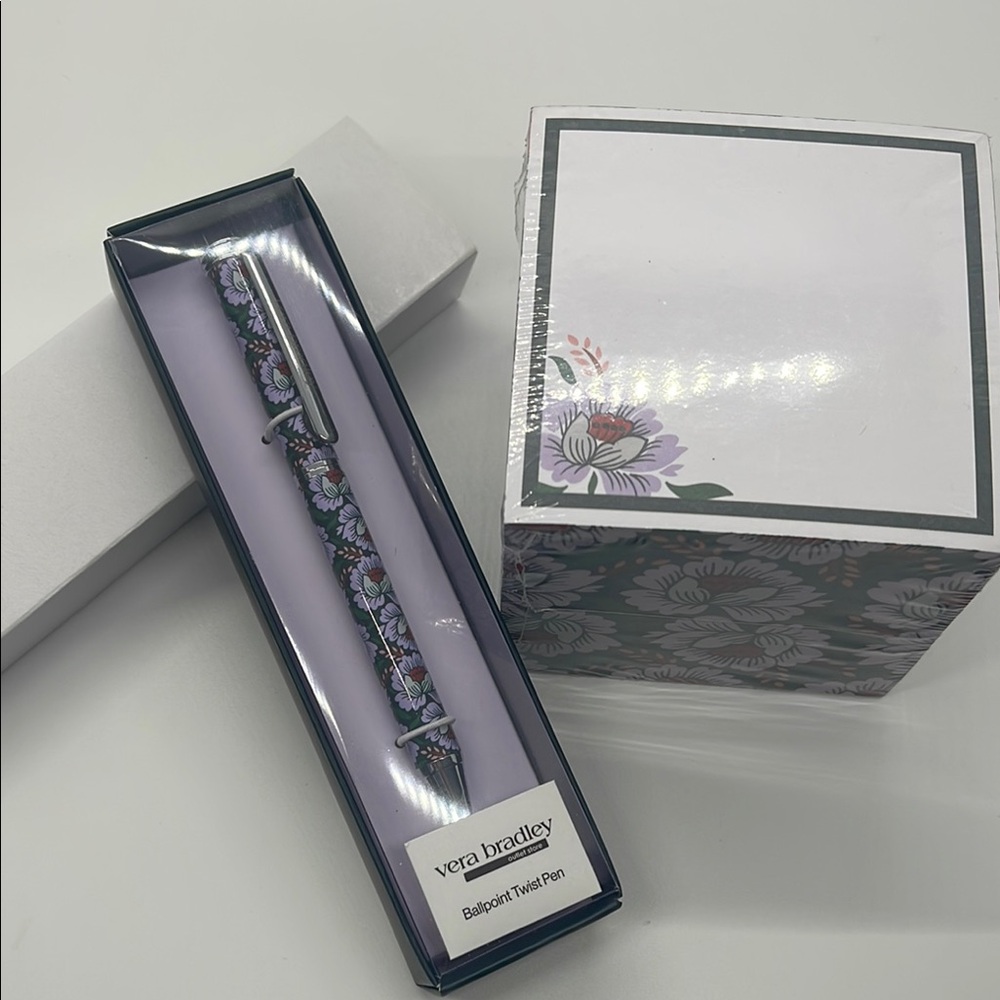 Vera Bradley Floral Ballpoint Twist Pen - Picture 5 of 5